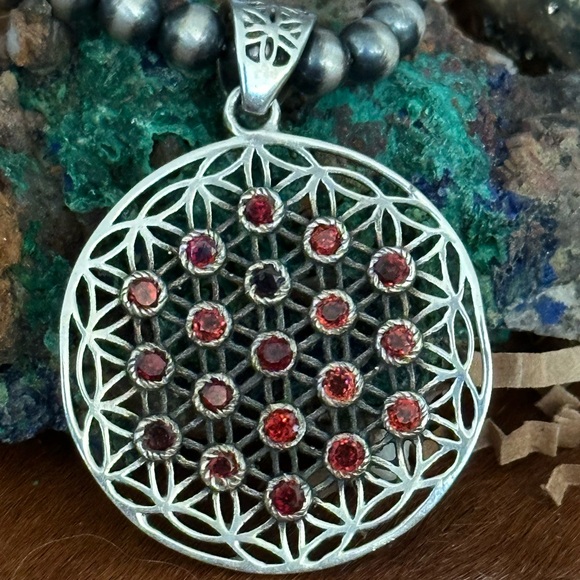 Garnet open work sterling silver large pendant - Picture 2 of 4